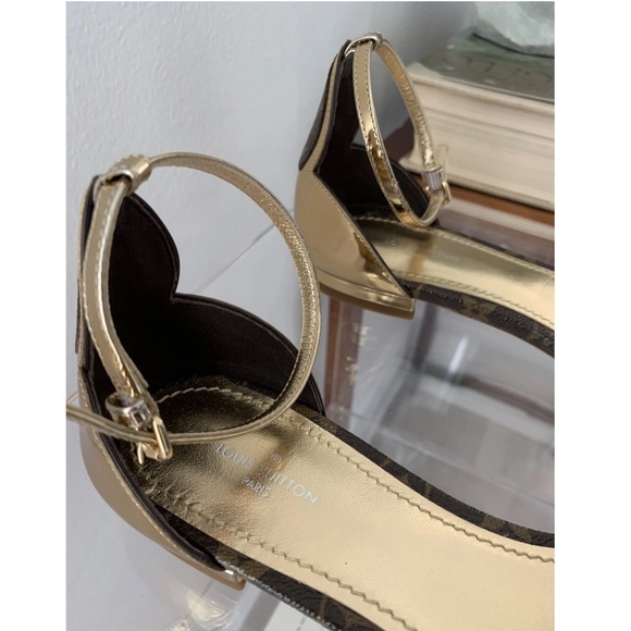 SOLD!!!! Louis Vuitton Sandal - Picture 3 of 7